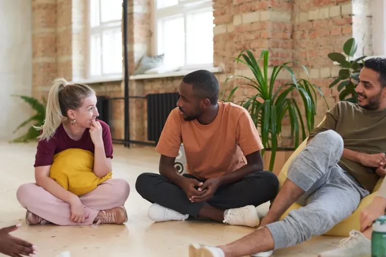 Group therapy session discussing the fear of eating in front of others​