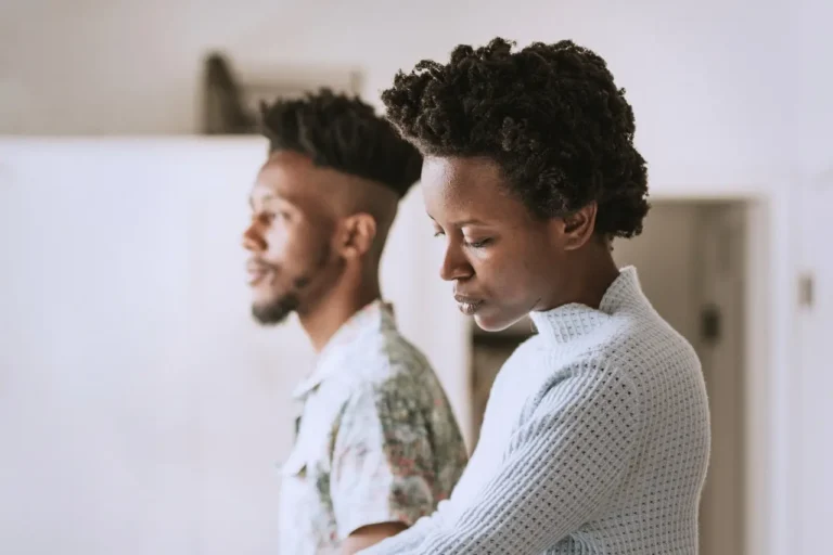 Man and woman in a relationship struggling with the symptoms of relationship ocd.