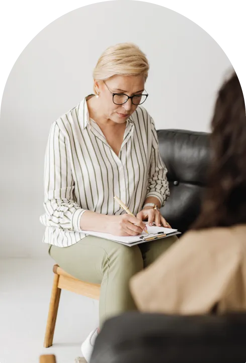 therapist doing binge eating disorder treatment in orange county.