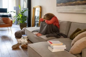 woman in therapy learning the difference between food phobia and arfid.